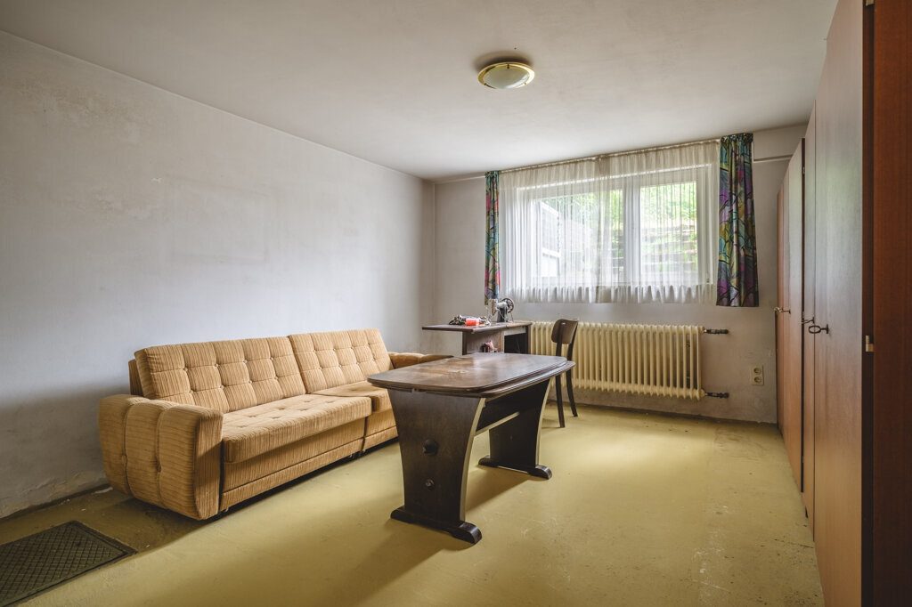 Immobilienangebot - Aachen - Wohnen - Laurensberg!
Freistehendes Zweifamilienhaus mit großen Zusatzflächen und traumhaftem Grundstück
