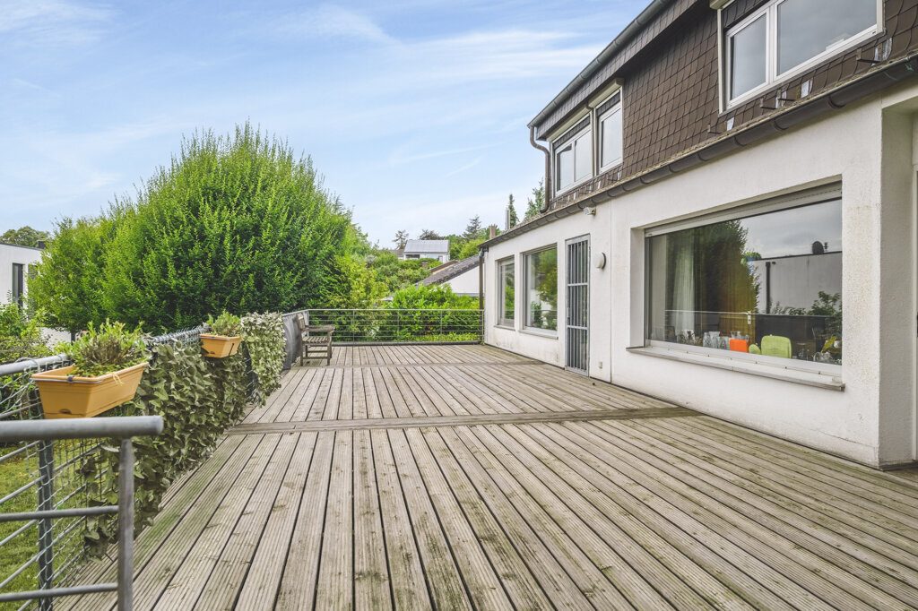 Immobilienangebot - Aachen - Wohnen - Laurensberg!
Freistehendes Zweifamilienhaus mit großen Zusatzflächen und traumhaftem Grundstück