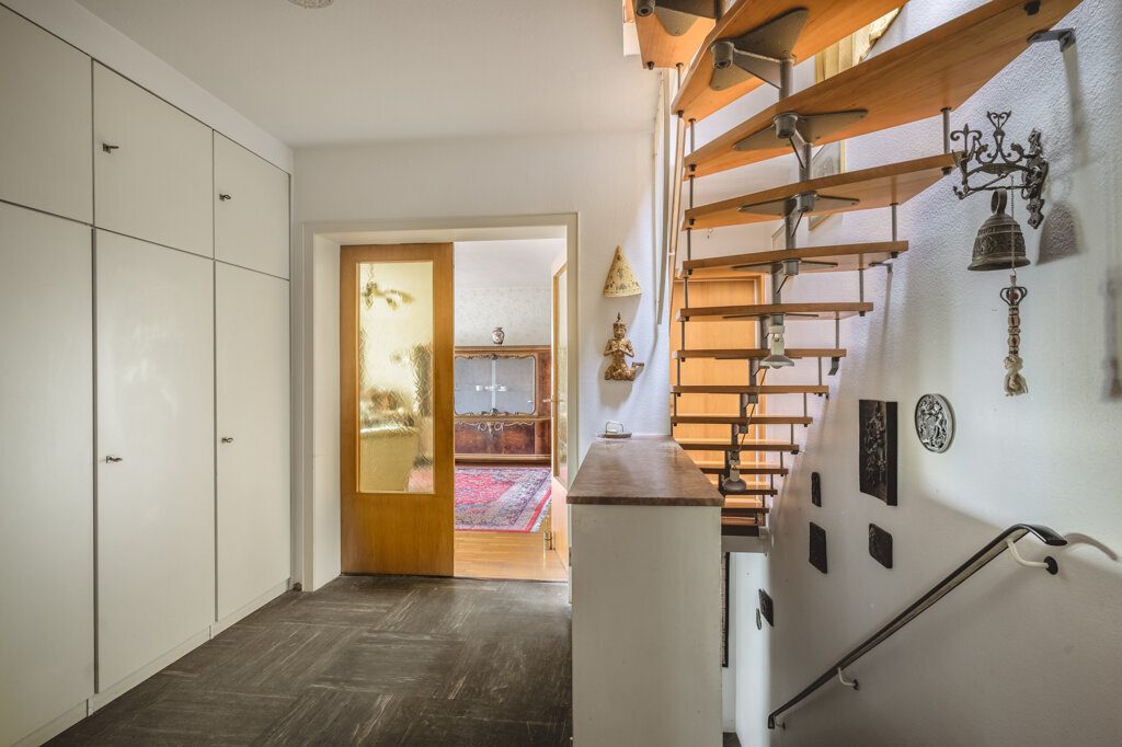 Immobilienangebot - Aachen - Wohnen - Laurensberg!
Freistehendes Zweifamilienhaus mit großen Zusatzflächen und traumhaftem Grundstück