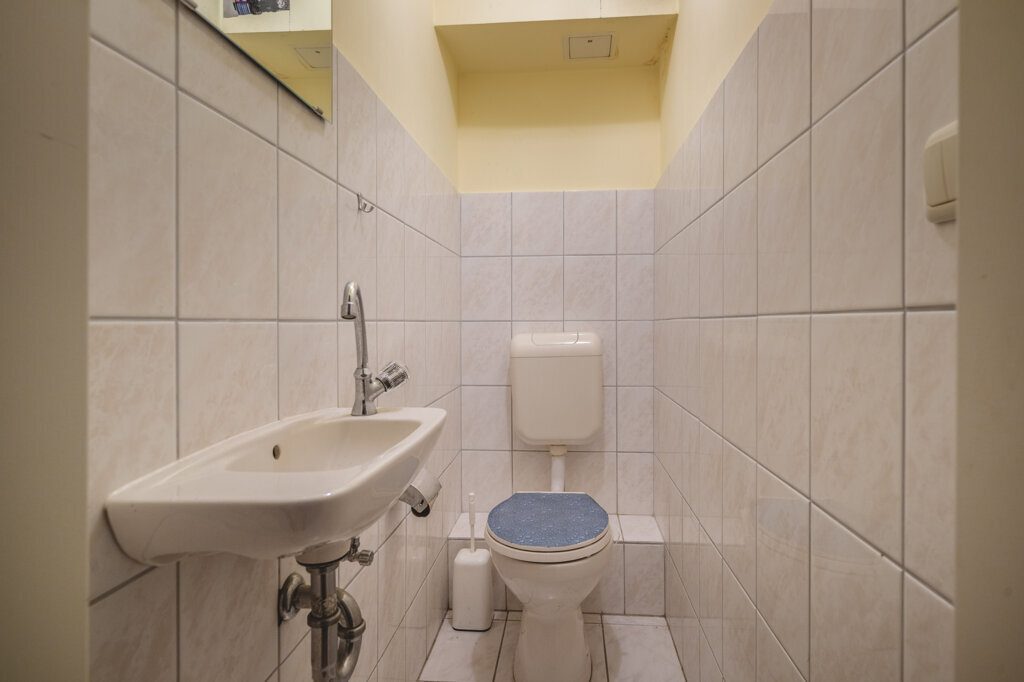 Immobilienangebot - Aachen - Wohnen - Laurensberg!
Freistehendes Zweifamilienhaus mit großen Zusatzflächen und traumhaftem Grundstück