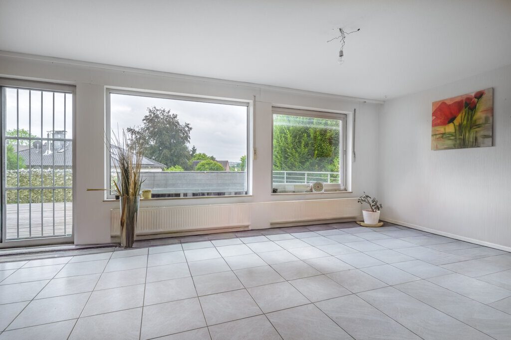 Immobilienangebot - Aachen - Wohnen - Laurensberg!
Freistehendes Zweifamilienhaus mit großen Zusatzflächen und traumhaftem Grundstück