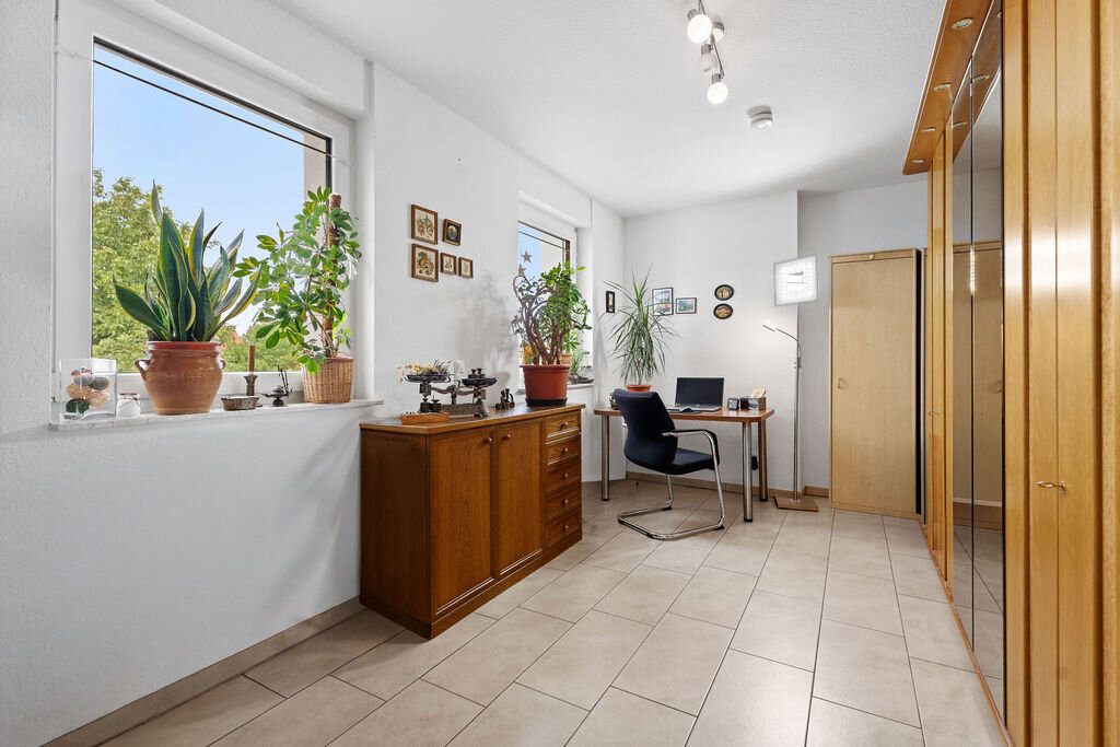Immobilienangebot - Baesweiler - Wohnen - Altersgerechte, vermietete Eigentumswohnung über den Dächern von Baesweiler