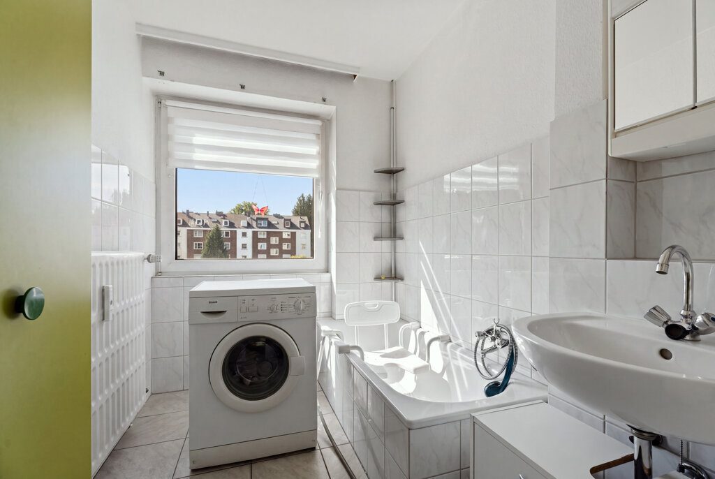 Immobilienangebot - Aachen - Renditehäuser - 10‑Familienhaus mit 8 Garagen in ruhiger Wohnlage. 3 Einheiten zur Übergabe bezugsfrei!