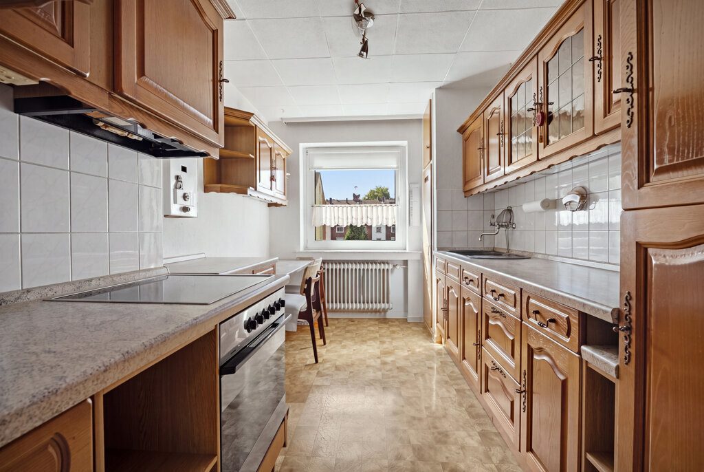 Immobilienangebot - Aachen - Renditehäuser - 10‑Familienhaus mit 8 Garagen in ruhiger Wohnlage. 3 Einheiten zur Übergabe bezugsfrei!