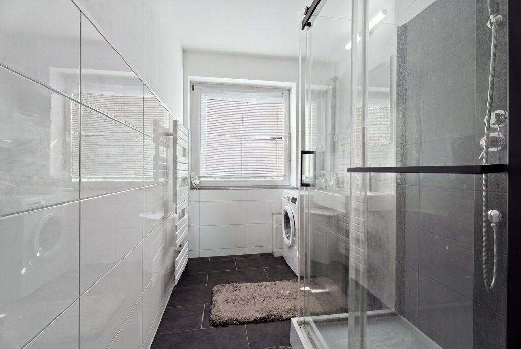 Immobilienangebot - Aachen - Renditehäuser - 10‑Familienhaus mit 8 Garagen in ruhiger Wohnlage. 3 Einheiten zur Übergabe bezugsfrei!