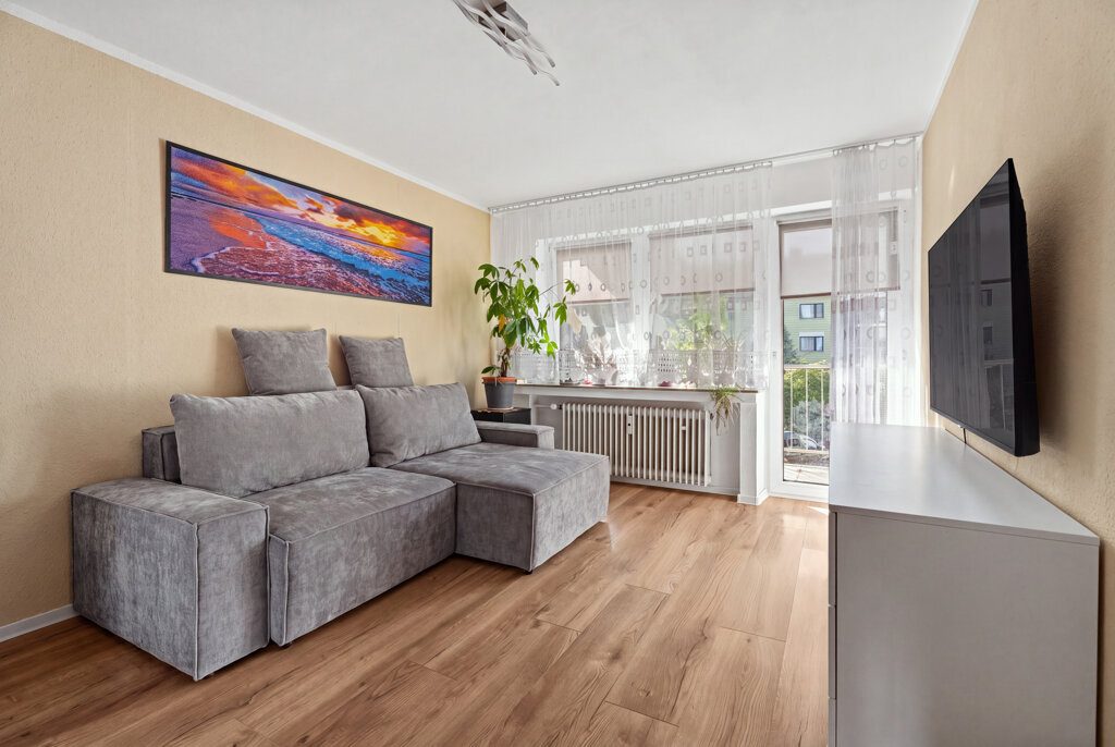 Immobilienangebot - Aachen - Renditehäuser - 10‑Familienhaus mit 8 Garagen in ruhiger Wohnlage. 3 Einheiten zur Übergabe bezugsfrei!