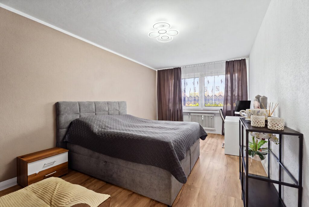 Immobilienangebot - Aachen - Renditehäuser - 10‑Familienhaus mit 8 Garagen in ruhiger Wohnlage. 3 Einheiten zur Übergabe bezugsfrei!