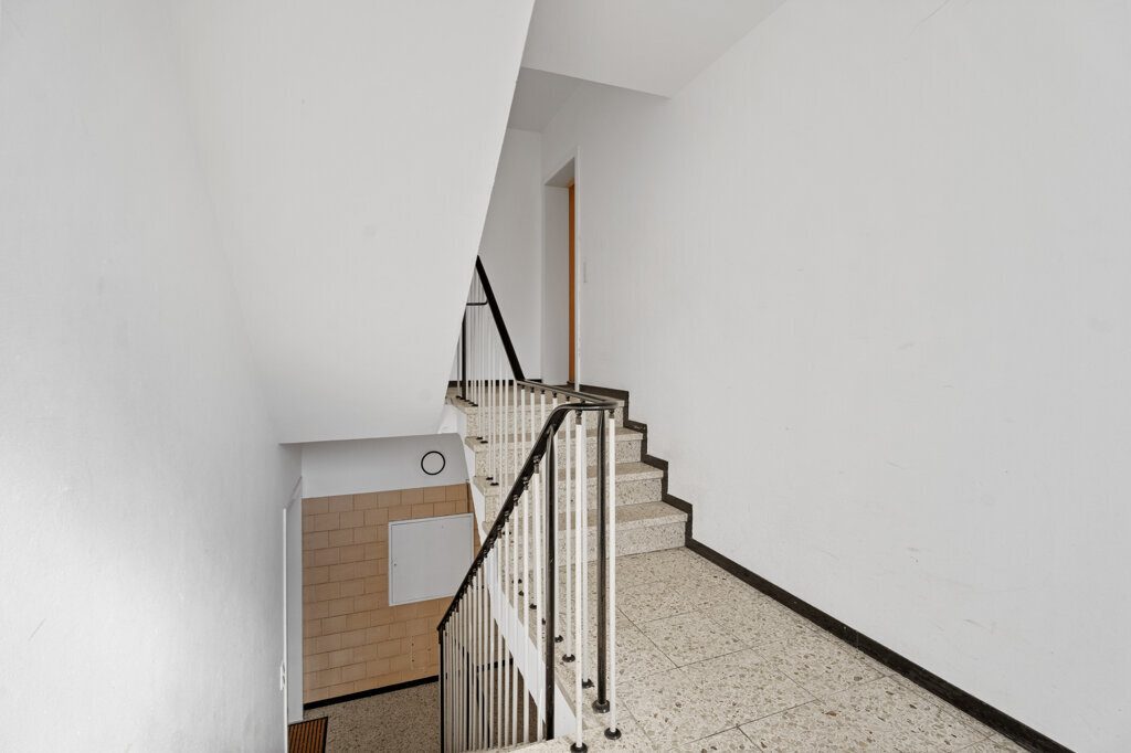 Immobilienangebot - Aachen - Renditehäuser - 10‑Familienhaus mit 8 Garagen in ruhiger Wohnlage. 3 Einheiten zur Übergabe bezugsfrei!