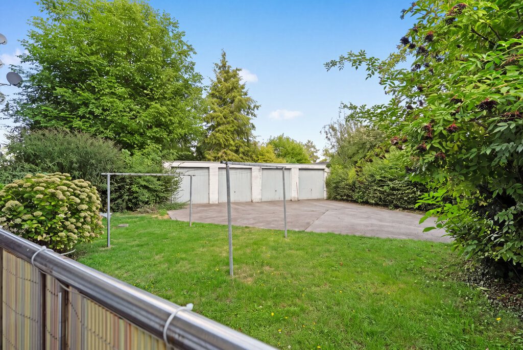 Immobilienangebot - Aachen - Renditehäuser - 10‑Familienhaus mit 8 Garagen in ruhiger Wohnlage. 3 Einheiten zur Übergabe bezugsfrei!