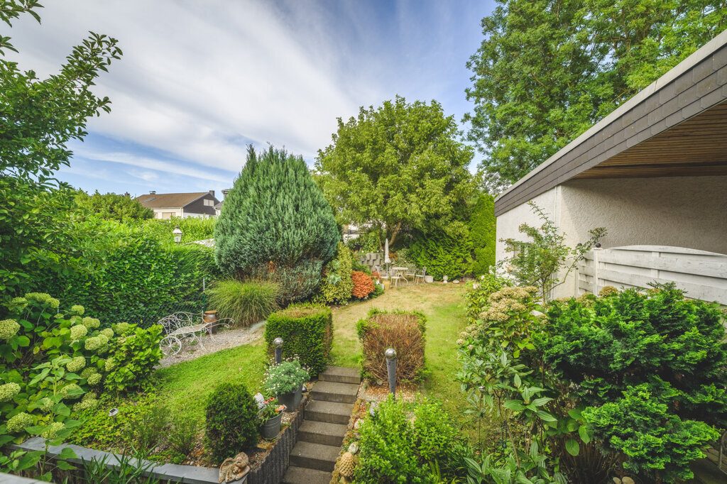 Immobilienangebot - Aachen - Wohnen - Alt Richterich!
Repräsentatives Einfamilienhaus mit Einliegerwohnung