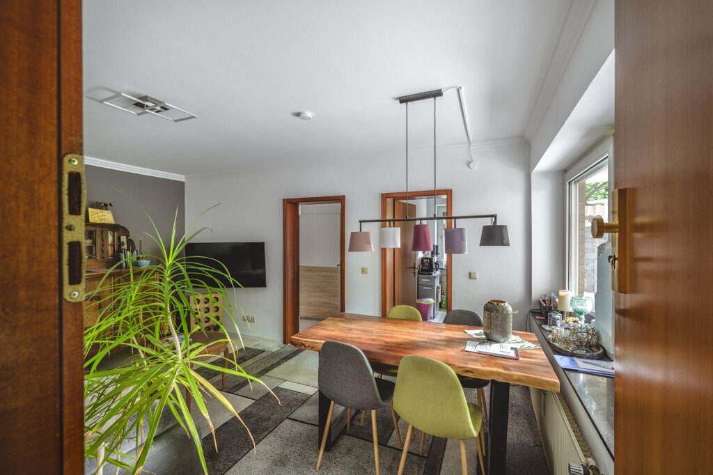 Immobilienangebot - Aachen - Wohnen - Alt Richterich!
Repräsentatives Einfamilienhaus mit Einliegerwohnung