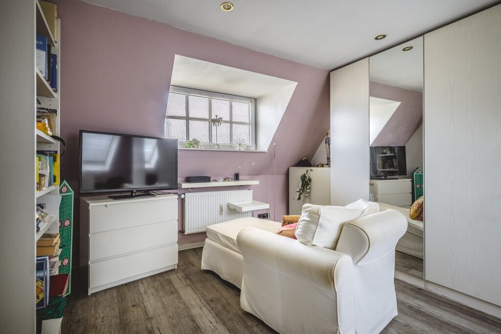 Immobilienangebot - Aachen - Wohnen - Alt Richterich!
Repräsentatives Einfamilienhaus mit Einliegerwohnung
