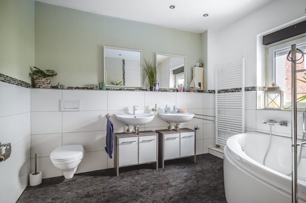 Immobilienangebot - Würselen - Wohnen - Bardenberg!
Umfassend saniertes Einfamilienhaus mit großer Wohnfläche und tollem Garten