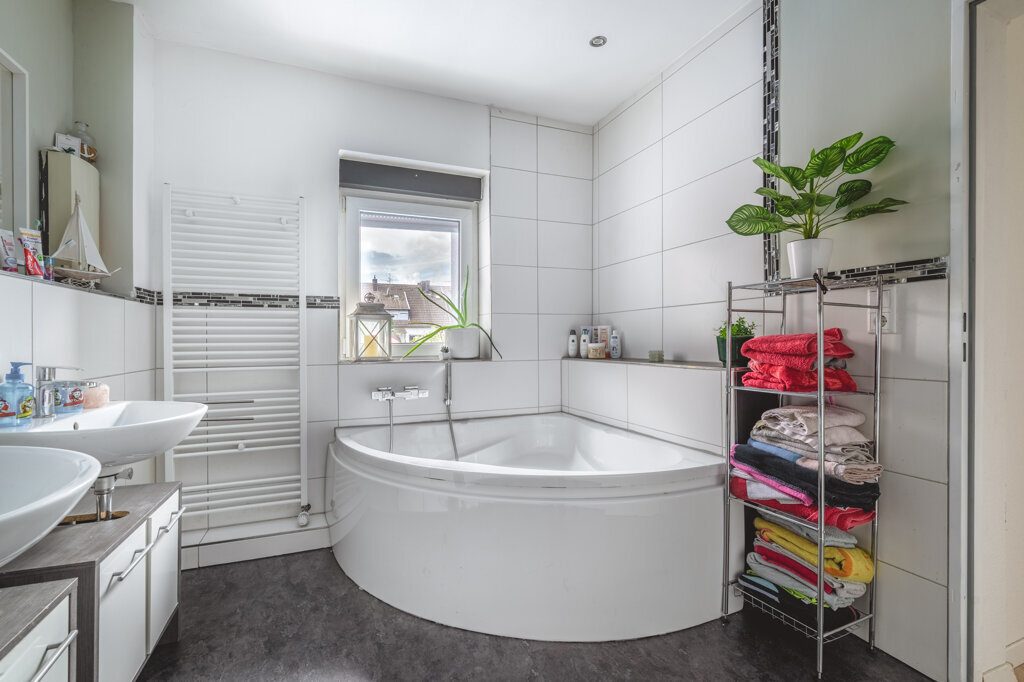 Immobilienangebot - Würselen - Wohnen - Bardenberg!
Umfassend saniertes Einfamilienhaus mit großer Wohnfläche und tollem Garten