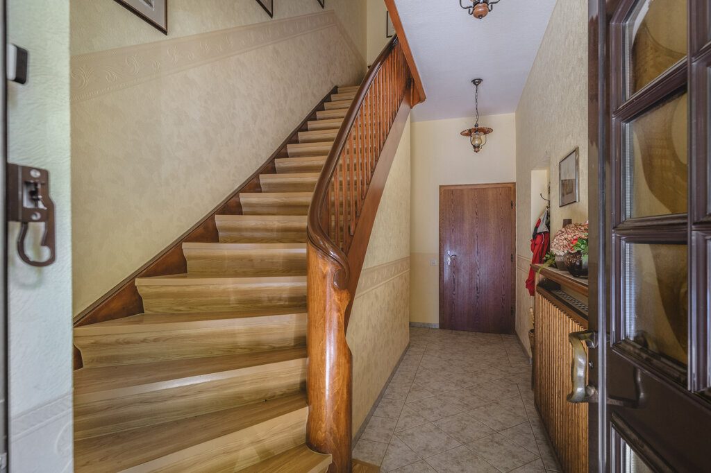 Immobilienangebot - Würselen - Wohnen - Broichweiden – Dobach!
Liebevoll gepflegtes Zweifamilienhaus mit zwei Garagen und großem Garten