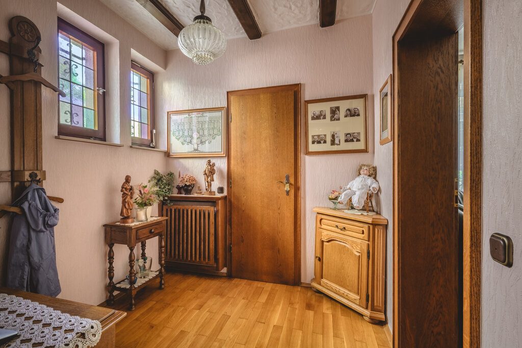 Immobilienangebot - Würselen - Wohnen - Broichweiden – Dobach!
Liebevoll gepflegtes Zweifamilienhaus mit zwei Garagen und großem Garten