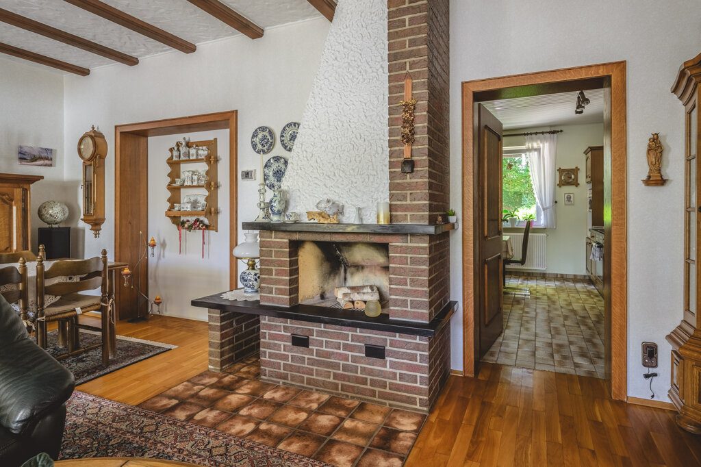 Immobilienangebot - Würselen - Wohnen - Broichweiden – Dobach!
Liebevoll gepflegtes Zweifamilienhaus mit zwei Garagen und großem Garten