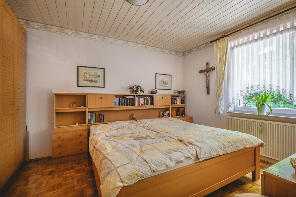 Immobilienangebot - Würselen - Wohnen - Broichweiden – Dobach!
Liebevoll gepflegtes Zweifamilienhaus mit zwei Garagen und großem Garten