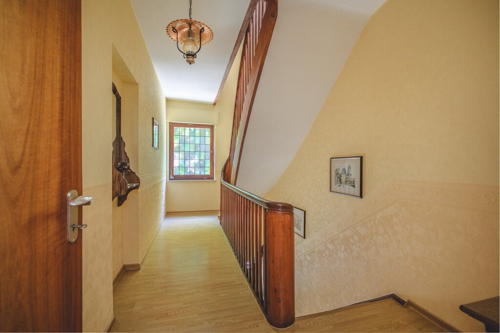 Immobilienangebot - Würselen - Wohnen - Broichweiden – Dobach!
Liebevoll gepflegtes Zweifamilienhaus mit zwei Garagen und großem Garten