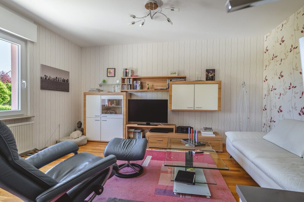 Immobilienangebot - Würselen - Wohnen - Broichweiden – Dobach!
Liebevoll gepflegtes Zweifamilienhaus mit zwei Garagen und großem Garten