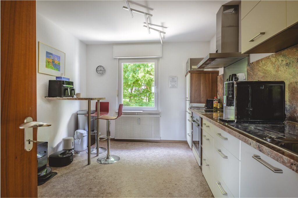 Immobilienangebot - Würselen - Wohnen - Broichweiden – Dobach!
Liebevoll gepflegtes Zweifamilienhaus mit zwei Garagen und großem Garten