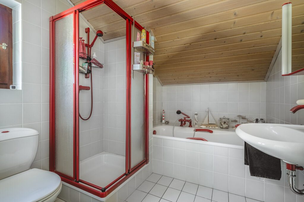 Immobilienangebot - Würselen - Wohnen - Broichweiden – Dobach!
Liebevoll gepflegtes Zweifamilienhaus mit zwei Garagen und großem Garten