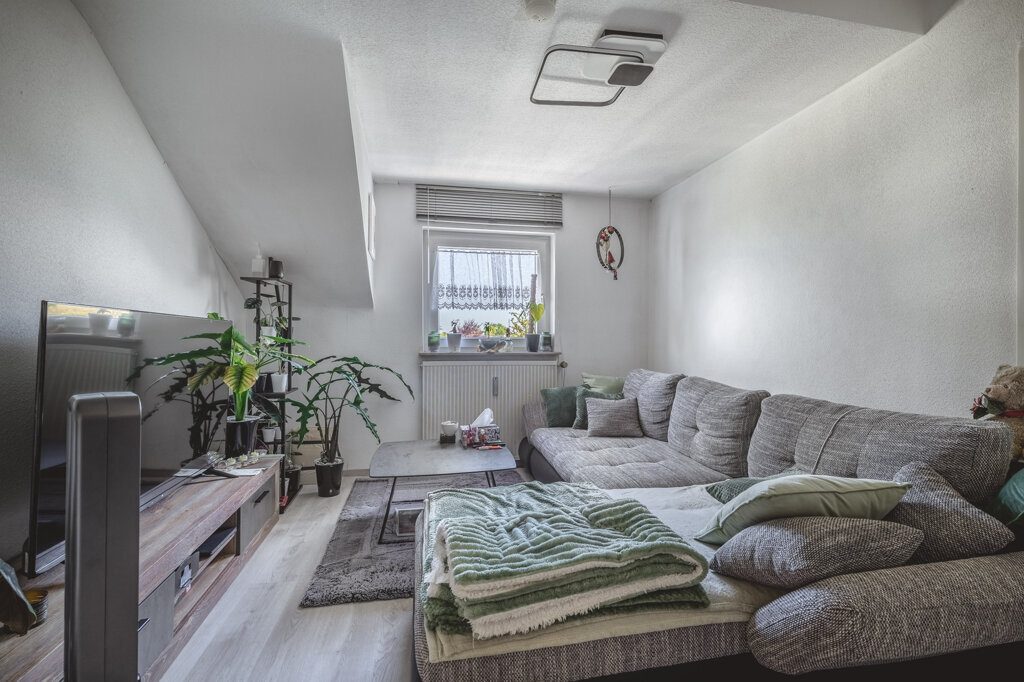 Immobilienangebot - Würselen - Wohnen - Broichweiden – Dobach!
Liebevoll gepflegtes Zweifamilienhaus mit zwei Garagen und großem Garten