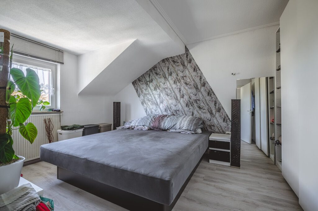 Immobilienangebot - Würselen - Wohnen - Broichweiden – Dobach!
Liebevoll gepflegtes Zweifamilienhaus mit zwei Garagen und großem Garten