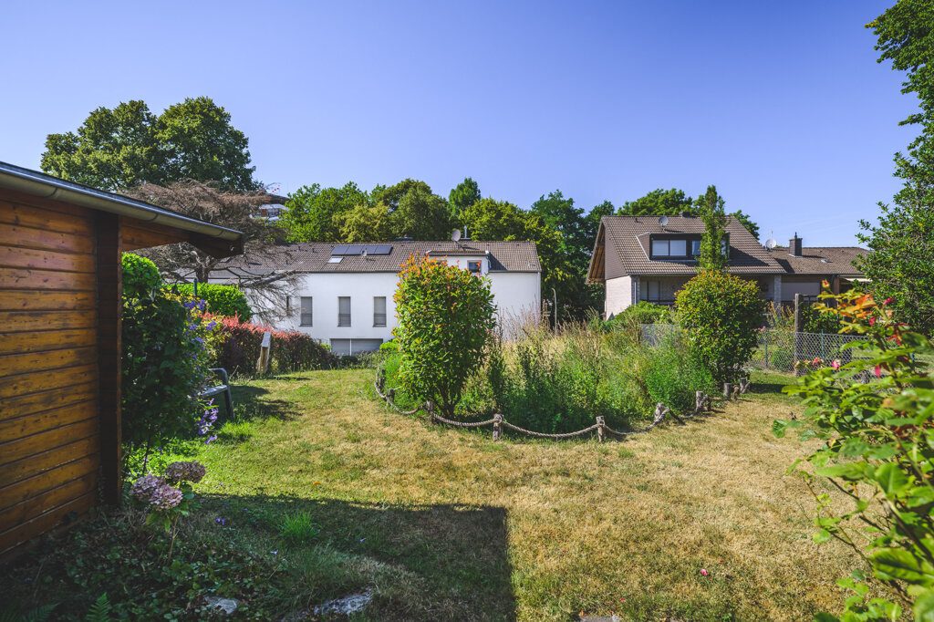 Immobilienangebot - Würselen - Wohnen - Broichweiden – Dobach!
Liebevoll gepflegtes Zweifamilienhaus mit zwei Garagen und großem Garten