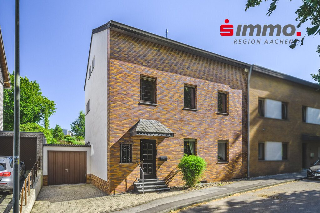 Immobilienangebot - Würselen - Wohnen - Broichweiden – Dobach!
Liebevoll gepflegtes Zweifamilienhaus mit zwei Garagen und großem Garten