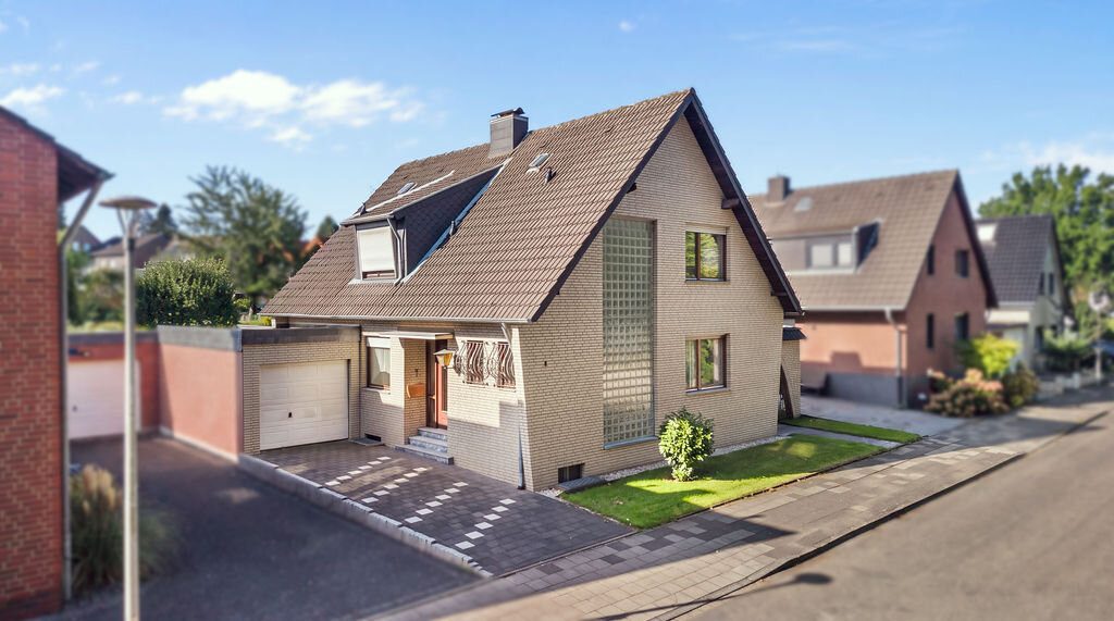 Immobilienangebot - Herzogenrath-Straß - Wohnen - Freistehendes Einfamilienhaus mit Garage in traumhafter Lage