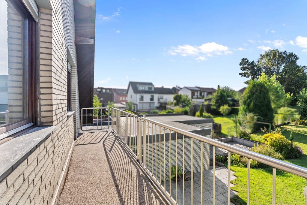 Immobilienangebot - Herzogenrath-Straß - Wohnen - Freistehendes Einfamilienhaus mit Garage in traumhafter Lage