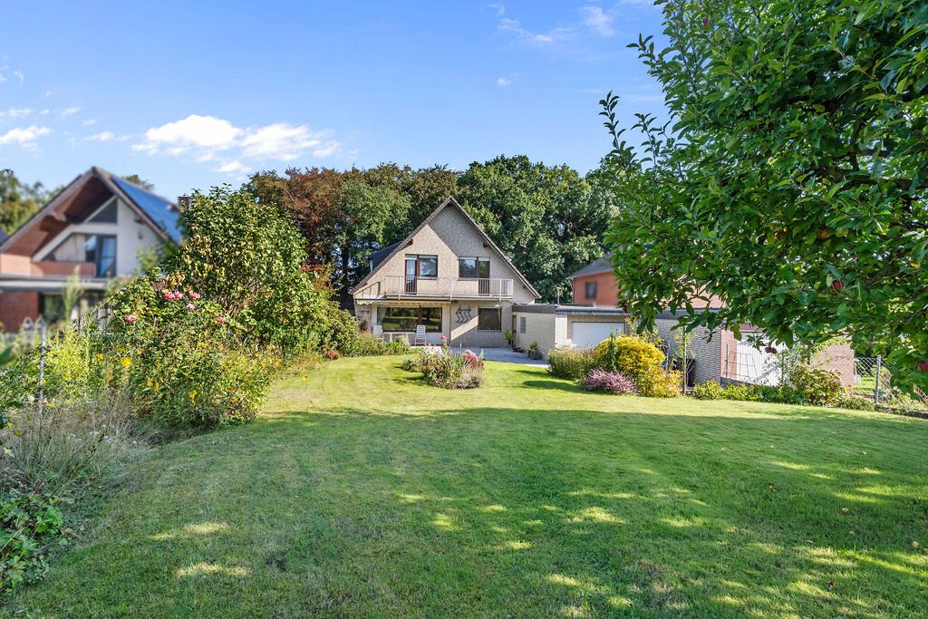 Immobilienangebot - Herzogenrath-Straß - Wohnen - Freistehendes Einfamilienhaus mit Garage in traumhafter Lage