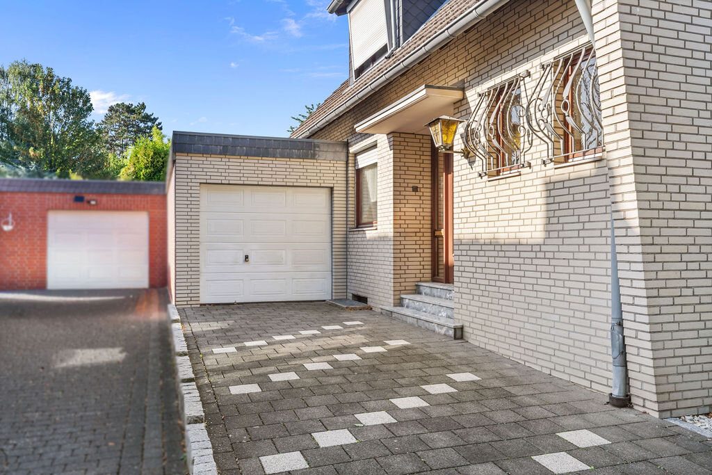 Immobilienangebot - Herzogenrath-Straß - Wohnen - Freistehendes Einfamilienhaus mit Garage in traumhafter Lage
