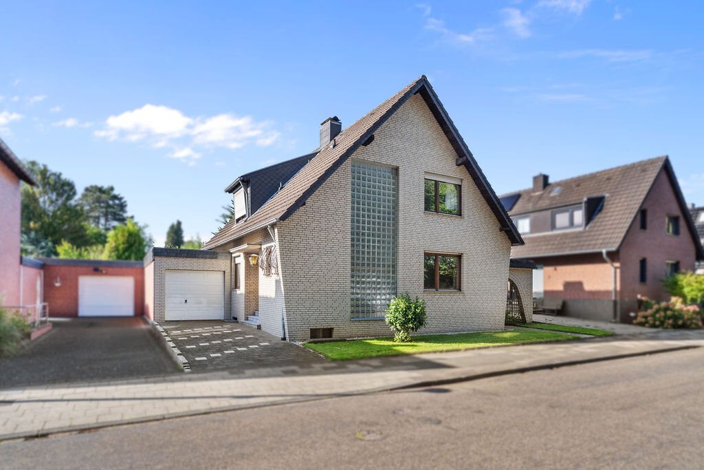 Immobilienangebot - Herzogenrath-Straß - Wohnen - Freistehendes Einfamilienhaus mit Garage in traumhafter Lage