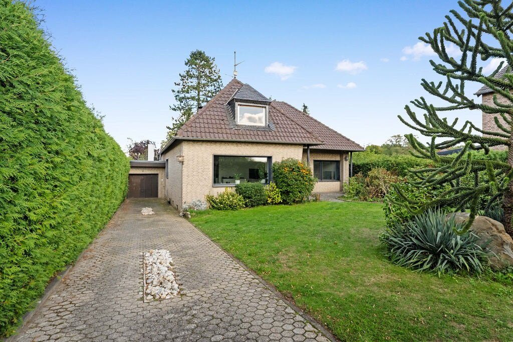 Immobilienangebot - Eschweiler - Wohnen - Freistehendes EFH mit Garage und außergewöhnlich großem Grundstück am Rande des Landschaftsschutzgebietes