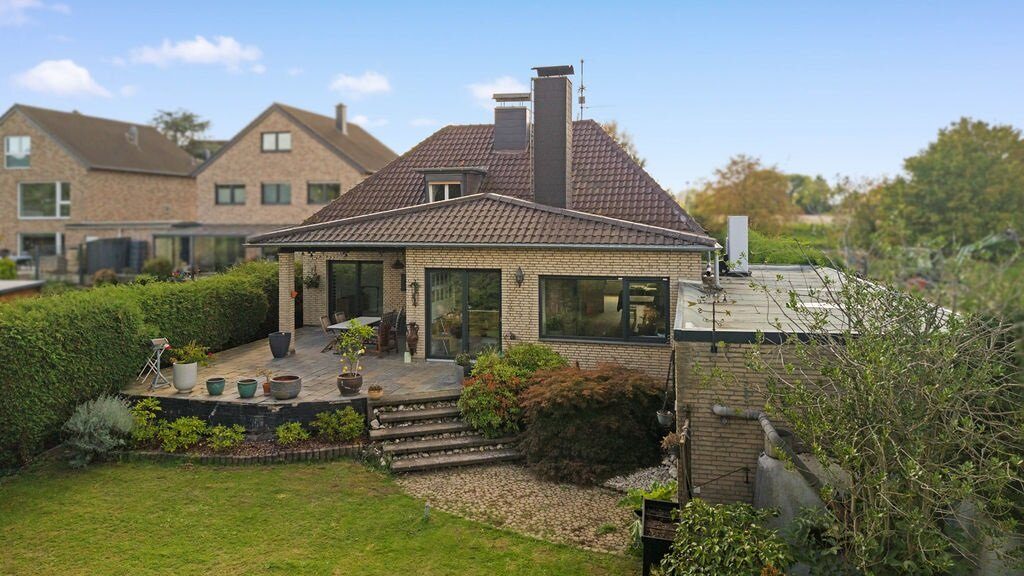 Immobilienangebot - Eschweiler - Wohnen - Freistehendes EFH mit Garage und außergewöhnlich großem Grundstück am Rande des Landschaftsschutzgebietes