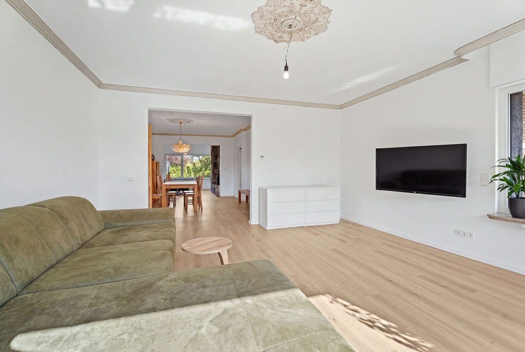 Immobilienangebot - Eschweiler - Wohnen - Freistehendes EFH mit Garage und außergewöhnlich großem Grundstück am Rande des Landschaftsschutzgebietes