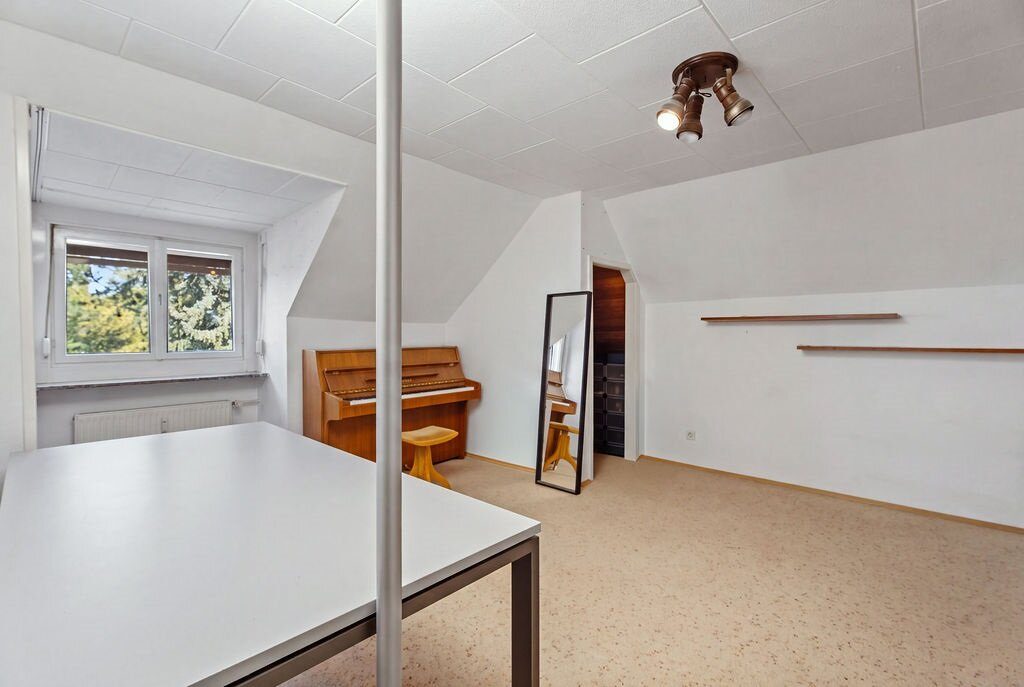 Immobilienangebot - Eschweiler - Wohnen - Freistehendes EFH mit Garage und außergewöhnlich großem Grundstück am Rande des Landschaftsschutzgebietes