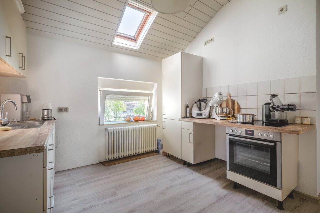 Immobilienangebot - Aachen - Wohnen - Großzügiges Zweifamilienhaus mit zwei
vermieteten Einheiten und zwei Stellplätzen