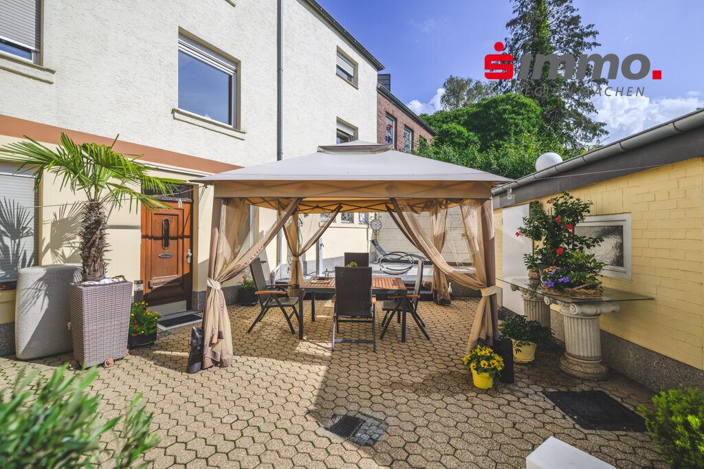 Immobilienangebot - Aachen - Wohnen - Großzügiges Zweifamilienhaus mit zwei
vermieteten Einheiten und zwei Stellplätzen