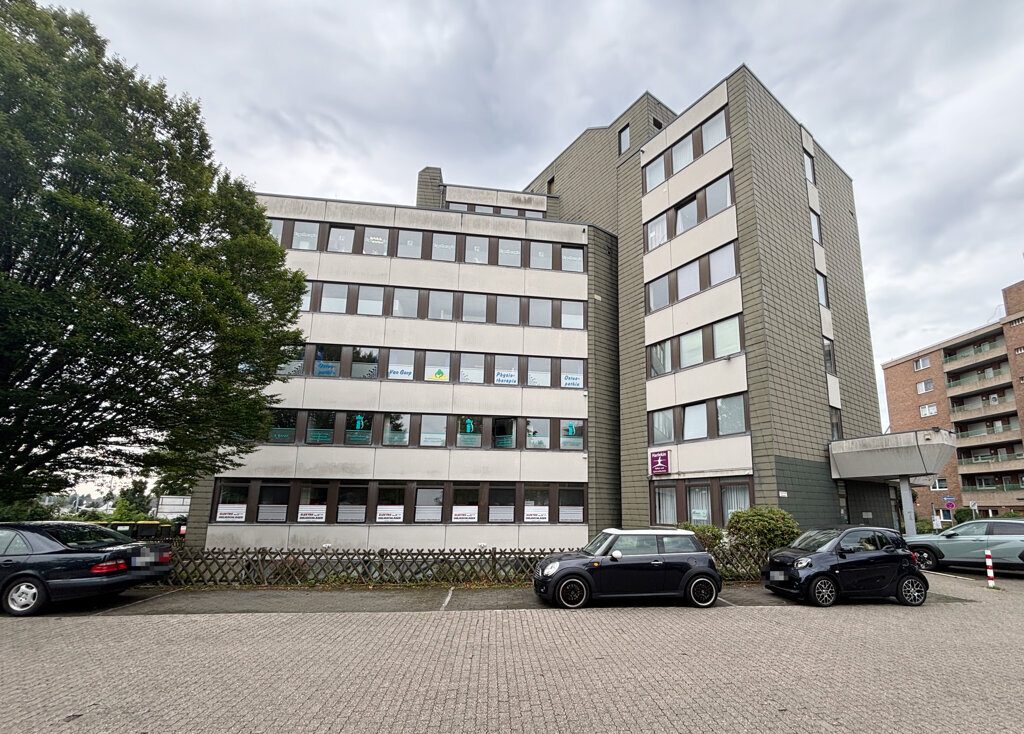 Immobilienangebot - Alsdorf - Rest/Spezial - Geräumige Praxis- oder Büroflächen mit 4 Pkw-Stellplätzen in gut frequentierter Lage