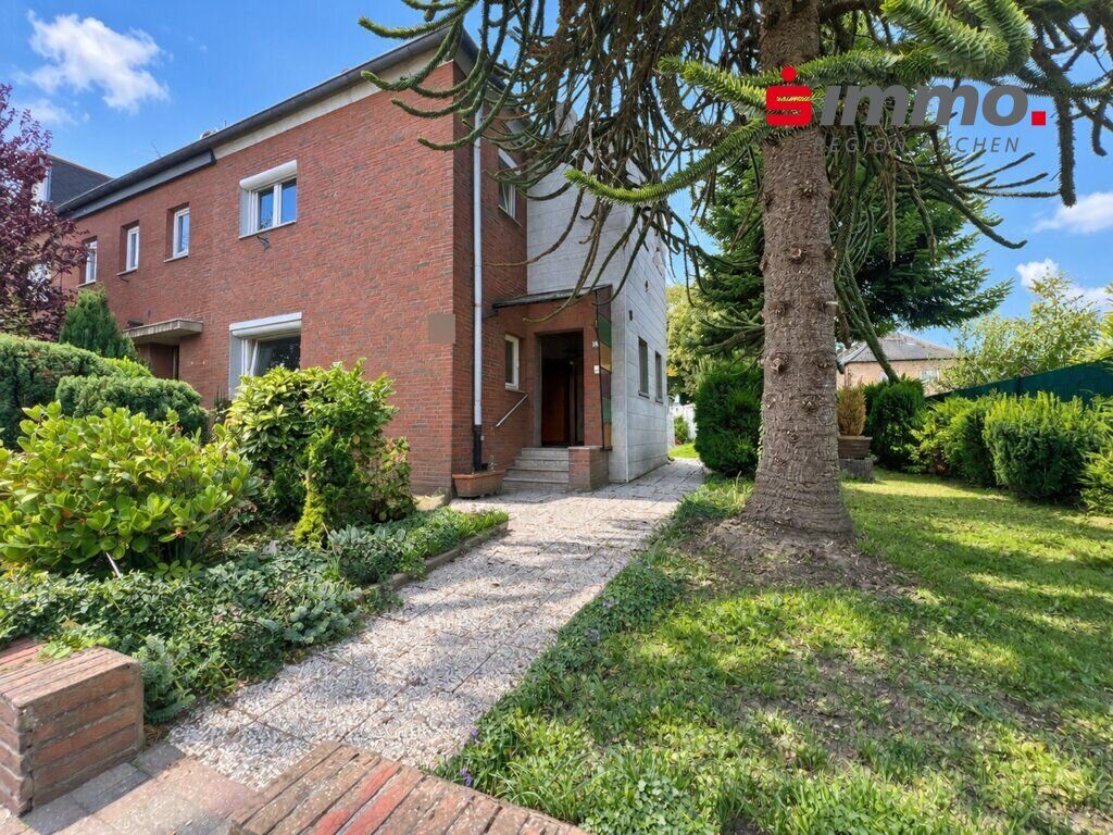 Immobilienangebot - Baesweiler - Wohnen - Bezugsfreies Einfamilienhaus mit zwei Garagen Nähe Stadtzentrum