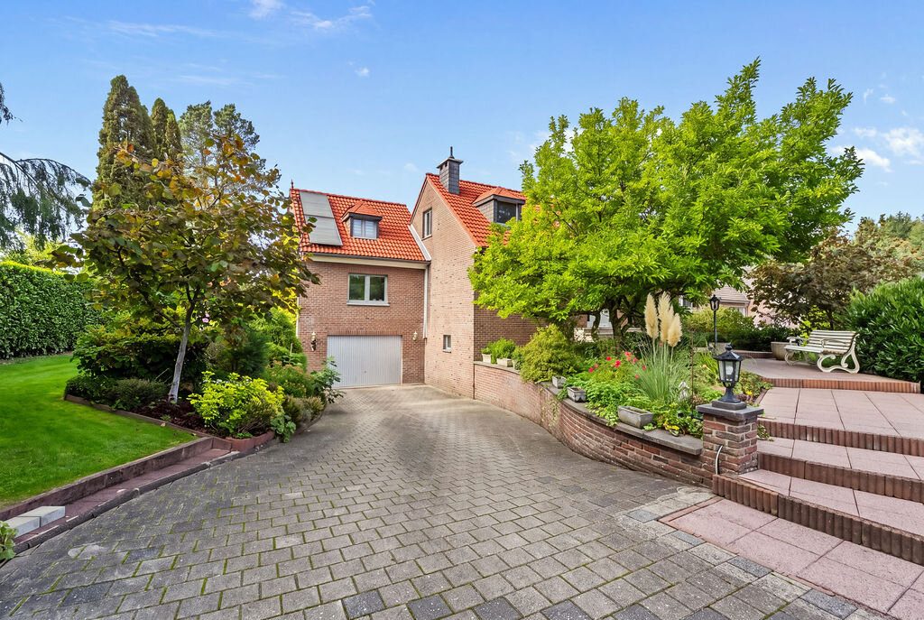 Immobilienangebot - Eynatten - Wohnen - Belgisches Lebensgefühl vor den Toren Aachens – großzügige Doppelhaushälfte mit weitläufigem Garten