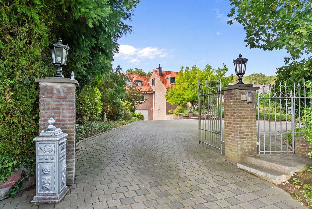 Immobilienangebot - Eynatten - Wohnen - Belgisches Lebensgefühl vor den Toren Aachens – großzügige Doppelhaushälfte mit weitläufigem Garten