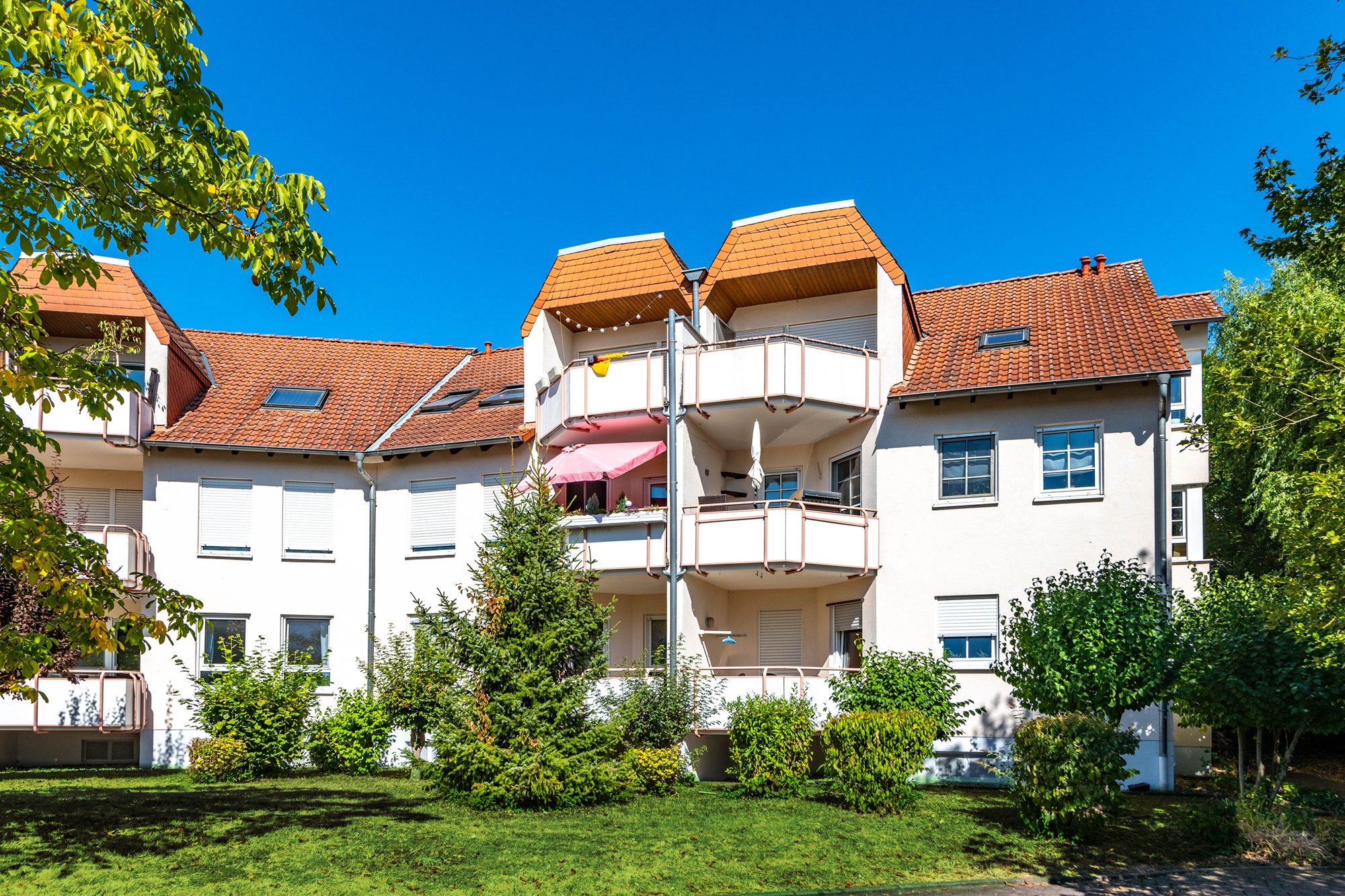 Immobilienangebot - Neuberg / Ravolzhausen - Alle - Neuberg: "Kapitalanlage" - Vermietete 2-Zimmer-Wohnung mit Süd-West-Loggia in ruhiger Wohnlage