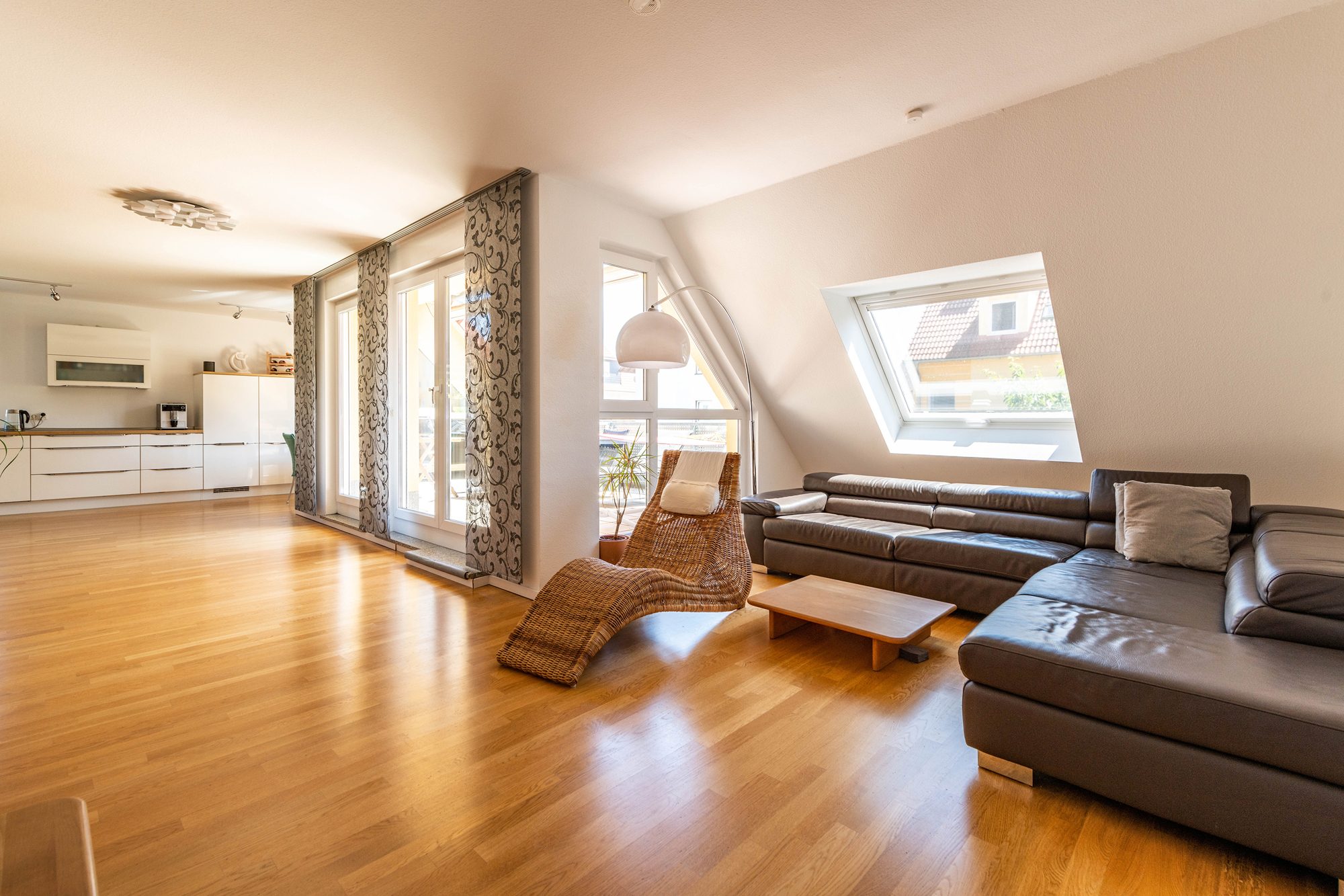 Immobilienangebot - Maintal / Dörnigheim - Alle - Maintal-Dörnigheim: Traumhafte und neuwertige 4 Zimmer-Maisonette-Wohnung mit toller Dachterrasse