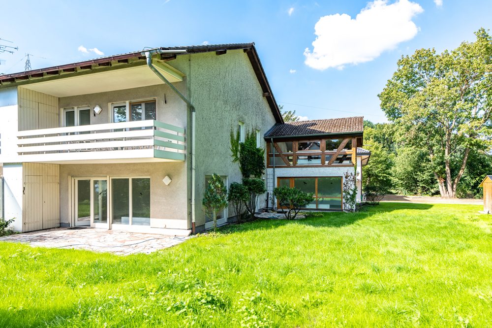 Außenansicht Immobilienangebot - Hanau - Alle - Hanau: Direkt am Wilhelmsbader Park - Charmantes Reihenendhaus mit tollem Grundstück in bester Lage