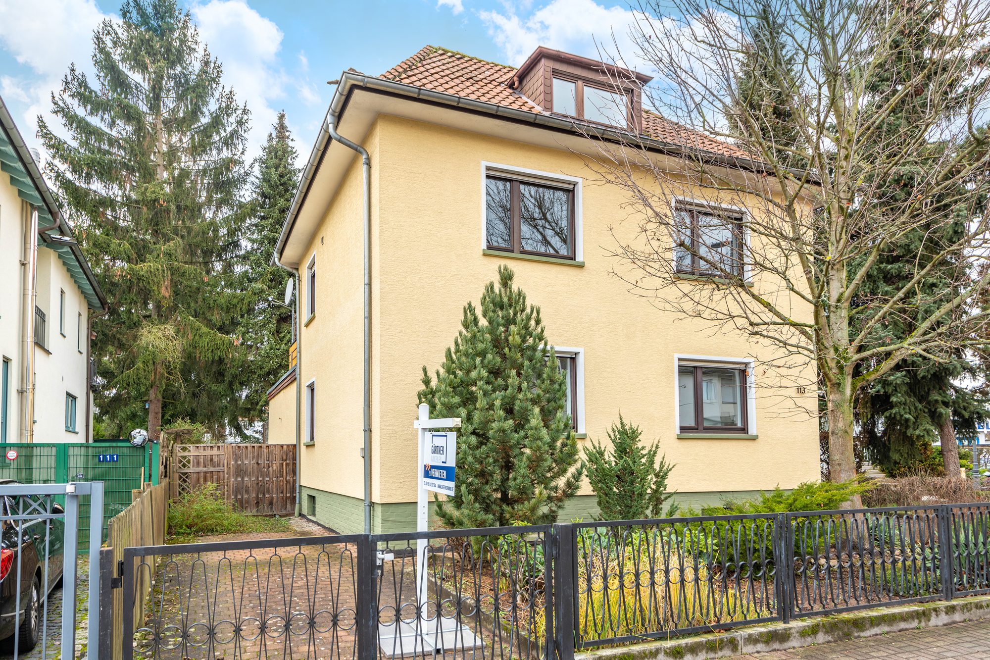 Außenansicht Immobilienangebot - Maintal - Alle - Maintal-Dörnigheim: Großzügiges 1-2 Familienhaus mit herrlichem S/W-Grundstück in zentraler Lage