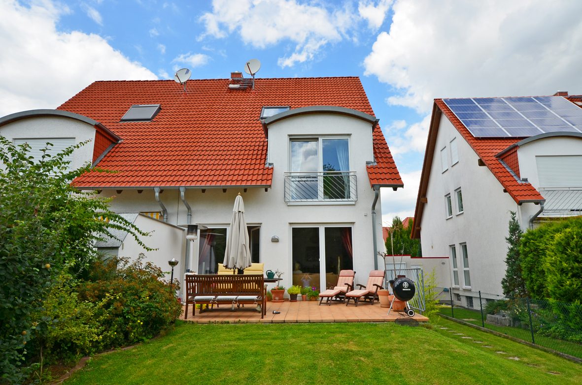 Immobilienangebot - Bruchköbel - Alle - Bruchköbel: Wunderschöne Doppelhaushälfte mit traumhaftem Garten & Einbauküche in bevorzugter Lage